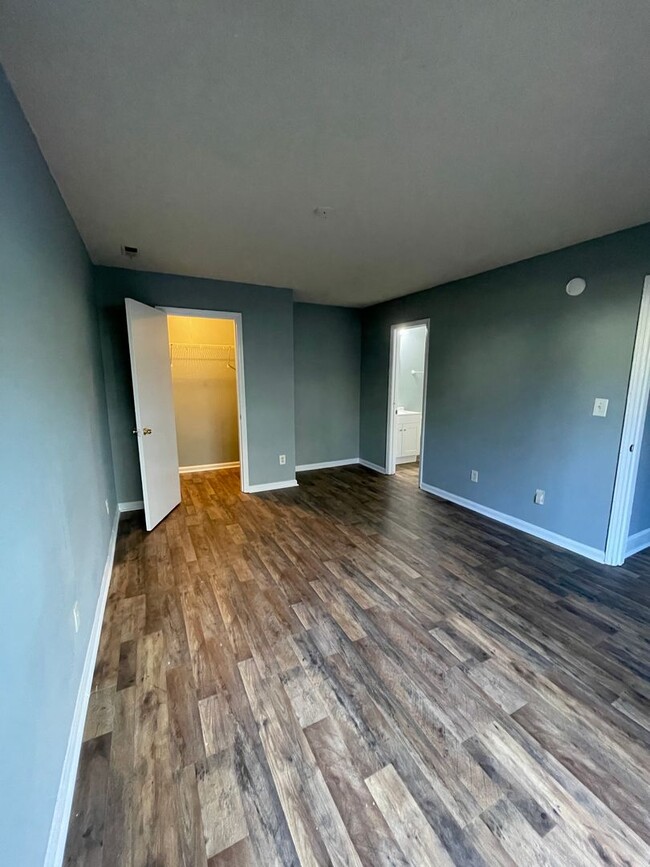 Building Photo - 2 Bedroom, 1.5 Bath-Available Now-6149 Ben...