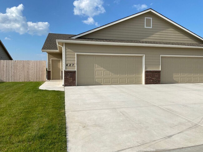 Primary Photo - Beautiful Duplex in Maize - Maize School D...