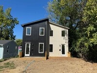 Building Photo - Brand new luxury townhome on the eastside....