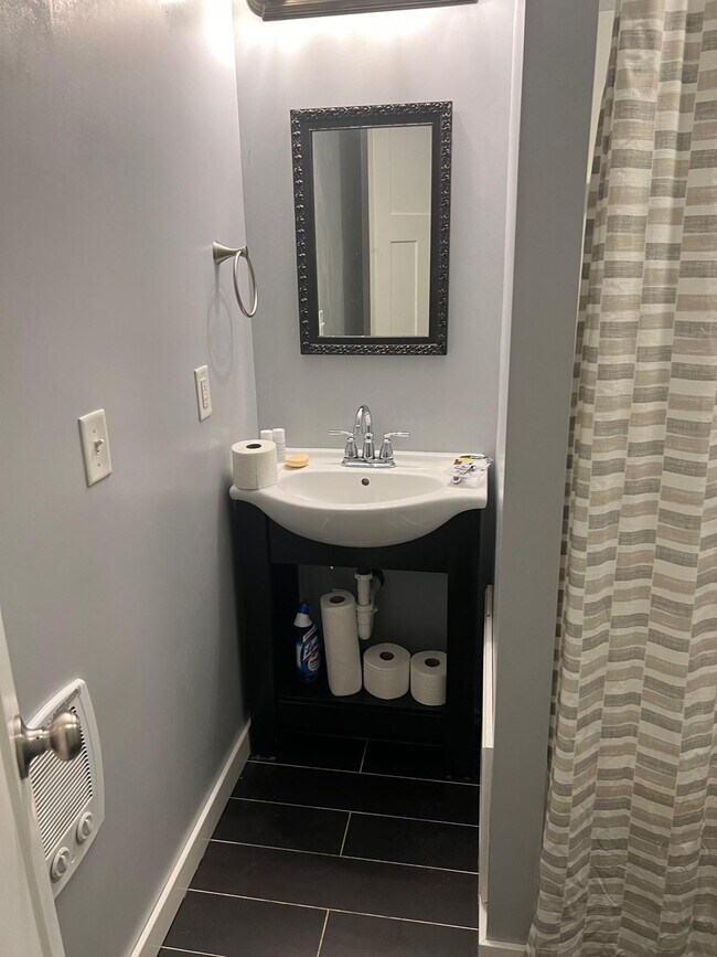 Building Photo - 1526 18th Ct SE