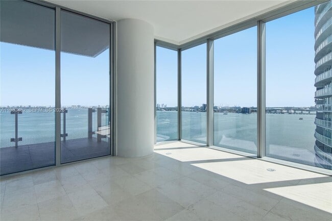 Building Photo - 700 NE 26th Terrace