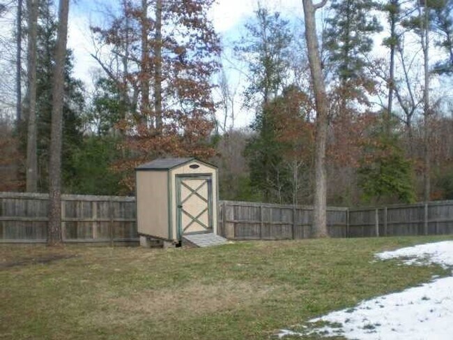 Building Photo - Wonderful 3 Bedroom Raleigh Ranch Home