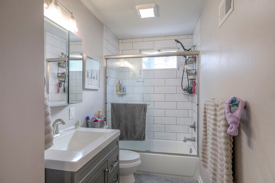 Building Photo - 7617 Windsor St