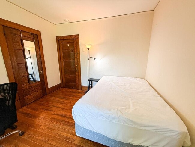 Building Photo - 207 Kelvin Pl