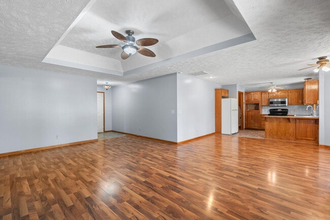 Building Photo - 303 S Suburban Ave