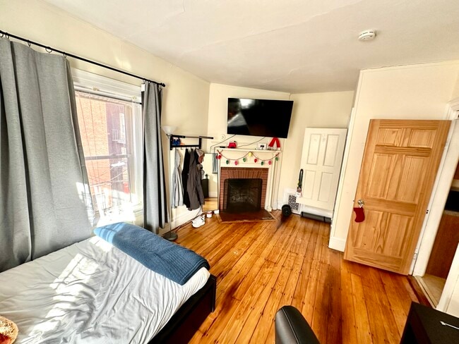 Building Photo - 7 Miner St