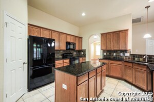 Building Photo - 6103 Geranium