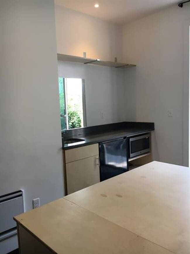 Building Photo - 506 S Almon St