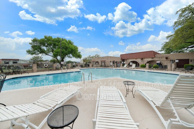 Building Photo - 10958 Crown Pk Ln