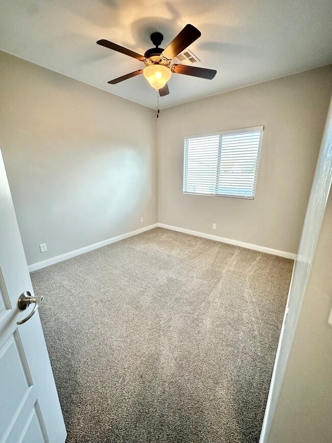 Building Photo - Red Mountain Jewel!  WITH SOLAR PANELS!!