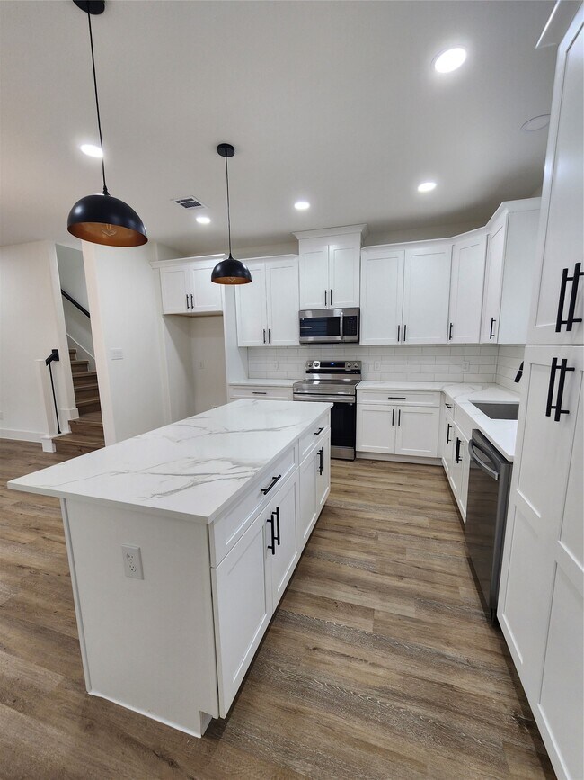 Building Photo - 650 Everett St