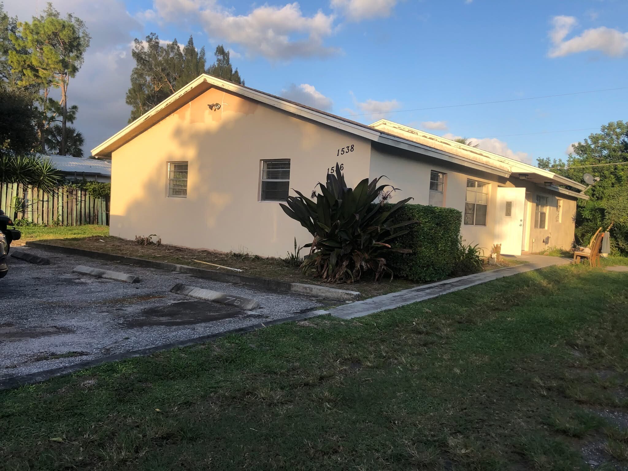 Building Photo - 1536 Barbarie Ln