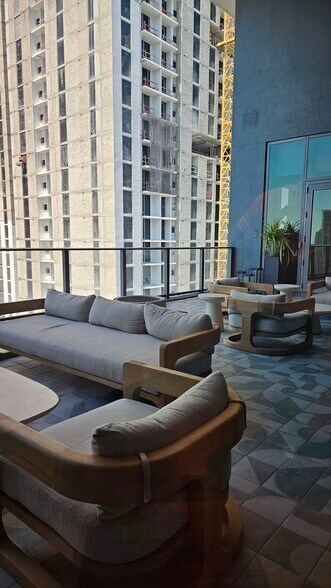 Building Photo - 121 NE 5th St