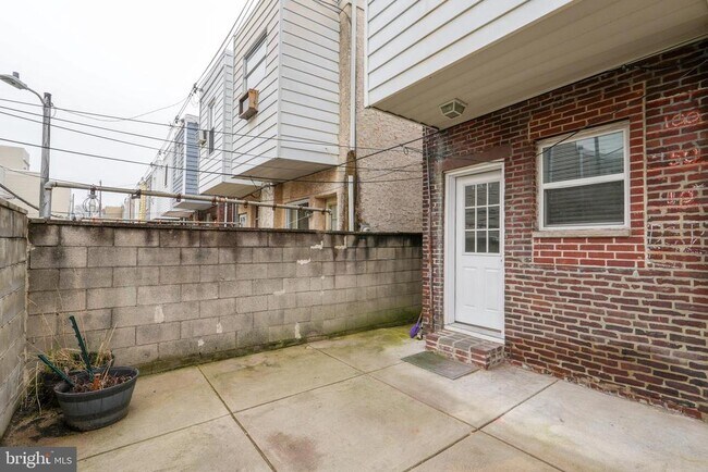 Building Photo - 137 Durfor St