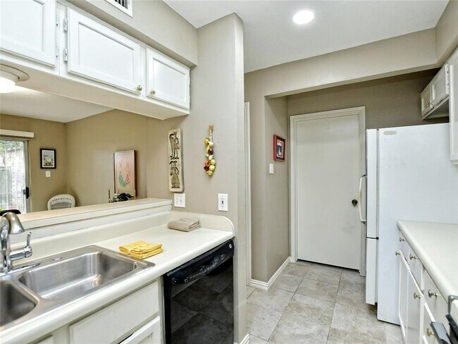 Building Photo - 7919 Ridgeline N