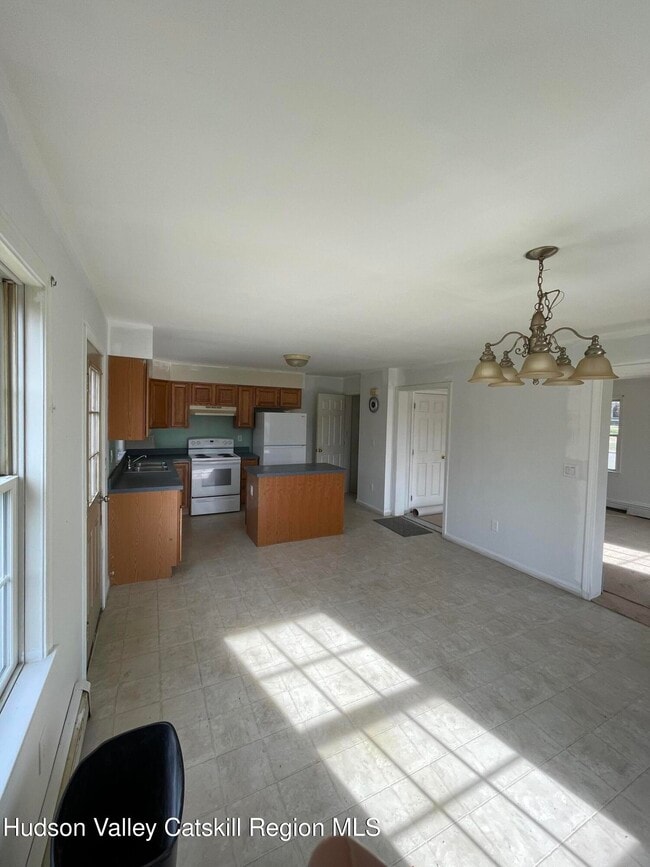 Building Photo - 9 Church St