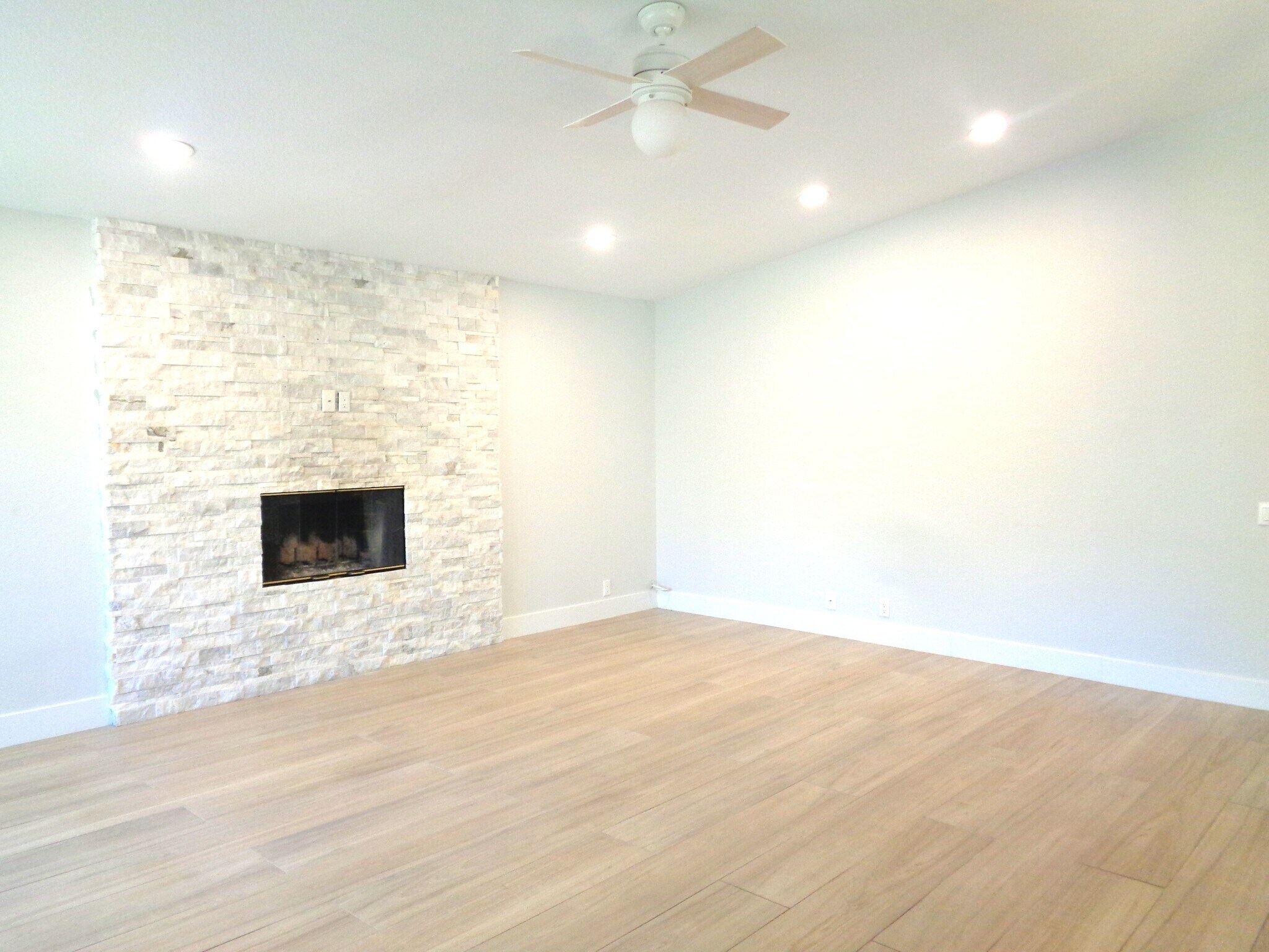Building Photo - 54140 Avenida Mendoza