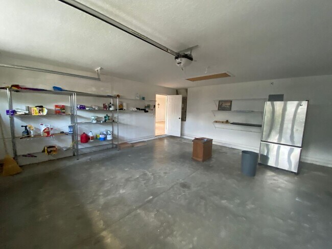 Building Photo - 3 Bedroom 2 bath Home in Cypress Lakes