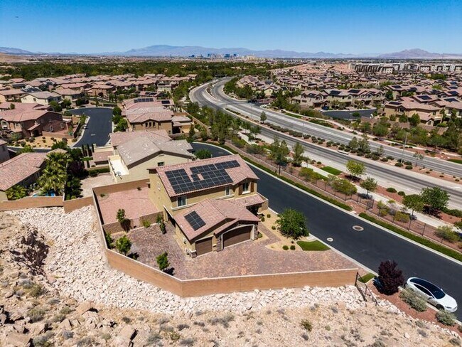 Building Photo - Beautiful Next-Gen Home with Private Entry Suite & Spacious Backyard * MOVE IN SPECIAL*