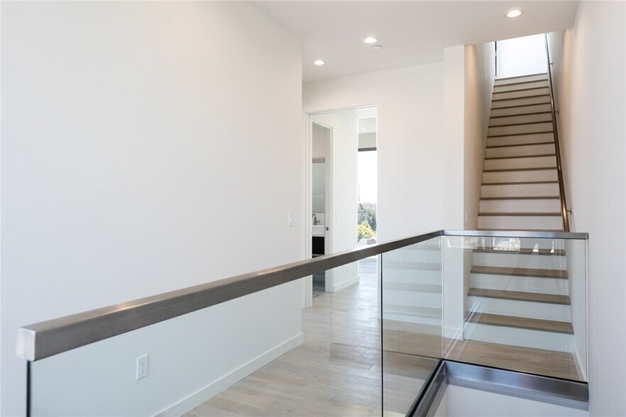 Building Photo - 1618 Amherst Ave