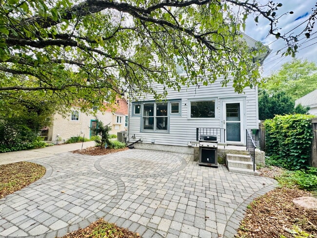 Building Photo - Charming 3-Bedroom Oasis with Elegant Touches & Finished Basement on Washburn Ave!