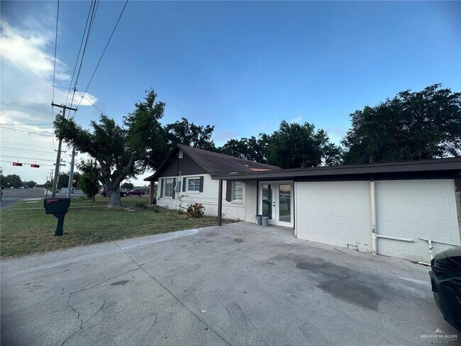 Building Photo - 700 E Sam Houston Blvd