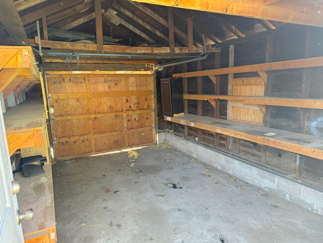 Building Photo - 2601 Elmo Ave