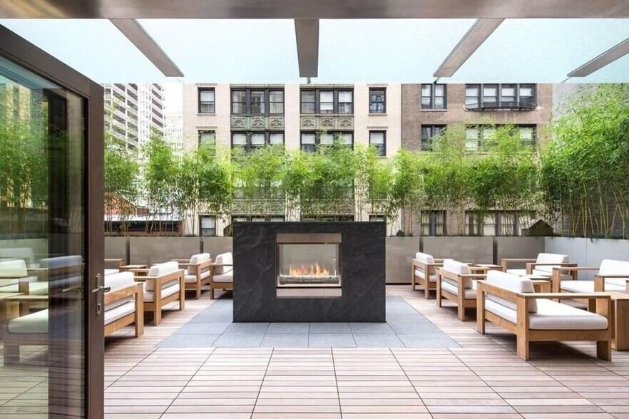 Building Photo - 66 W 38th St