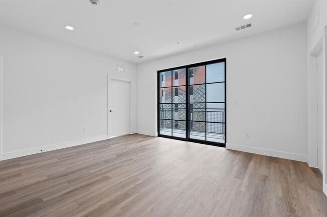 Building Photo - 4315 S Congress Ave
