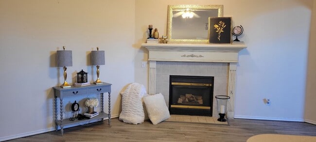 Building Photo - 4 bed in Putnam City! New luxury plank flooring , carpet , paint and new electric range!
