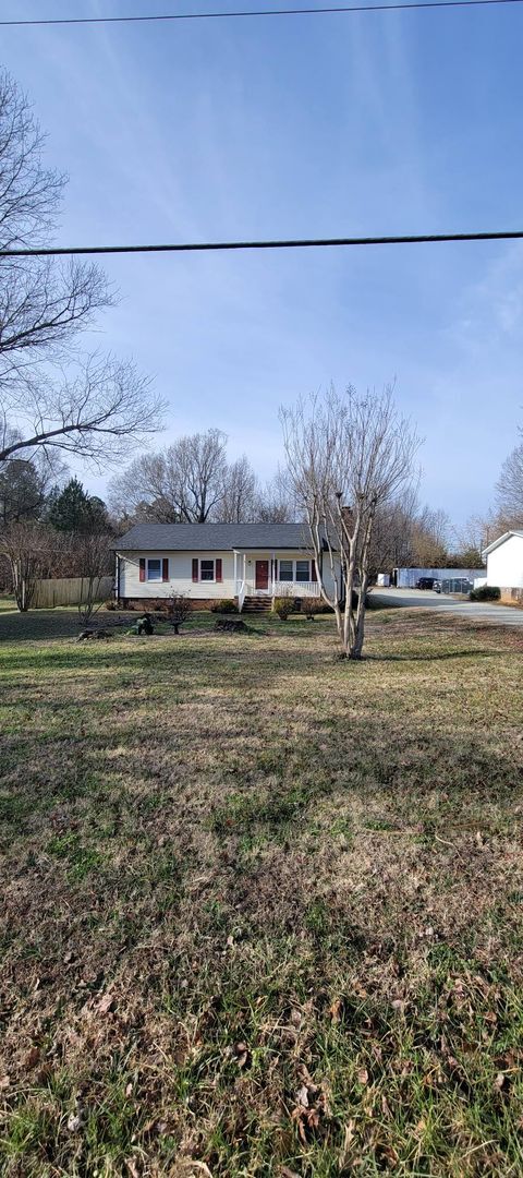 Building Photo - Ready to Move in