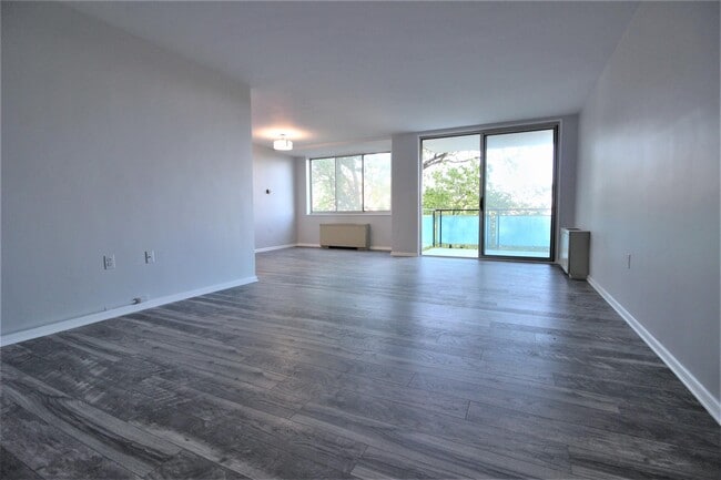 Building Photo - 10401 Grosvenor Pl