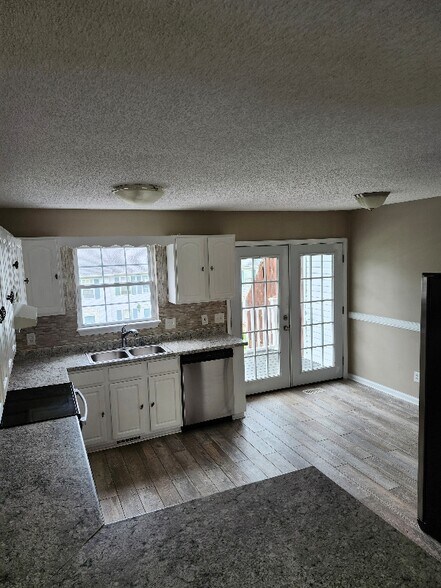 Building Photo - 219 Hunter Hills Cir