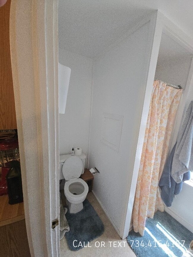 Building Photo - 110 E Summit-