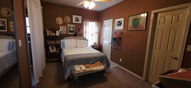 Building Photo - Stunning 4 bedroom, 3 bath home in West El Paso! NO APPLICATION OR ADMIN FEE!