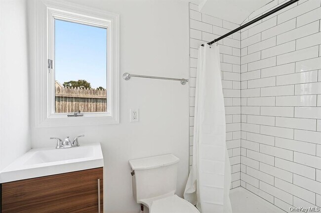 Building Photo - 35 Gardners Ln