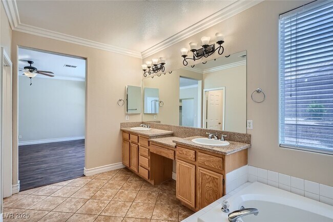 Building Photo - 500 Desert Summit Ct