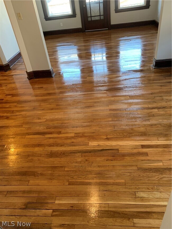 Building Photo - 1311 W 69th St