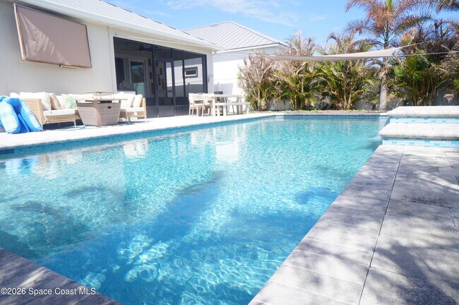 Building Photo - 787 Clearwater Ave