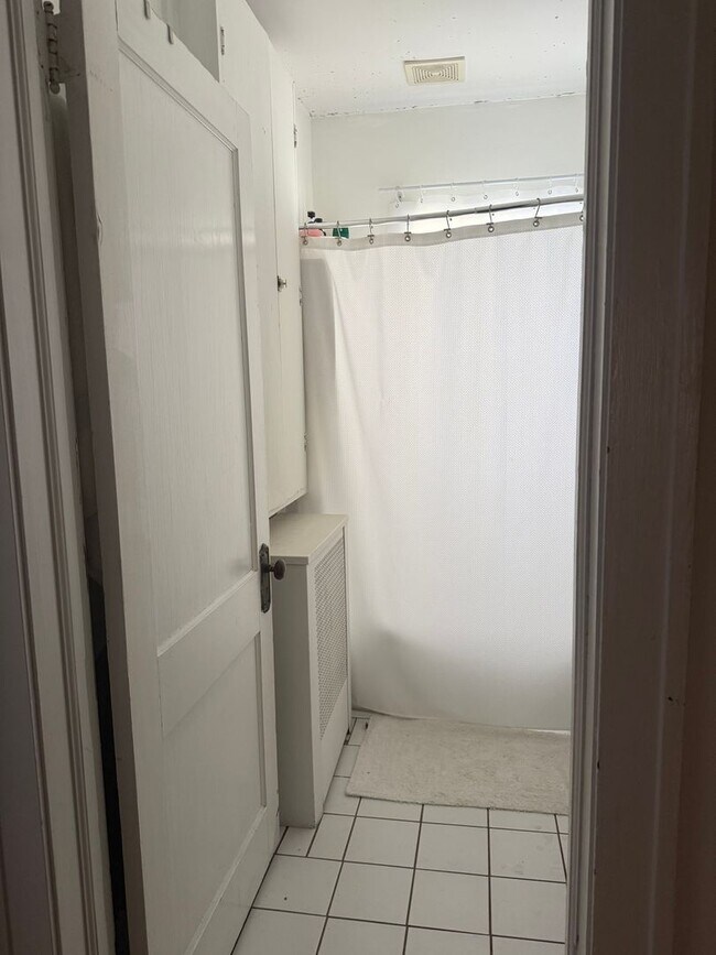 Building Photo - 1067-1069 Saint Clair Avenue