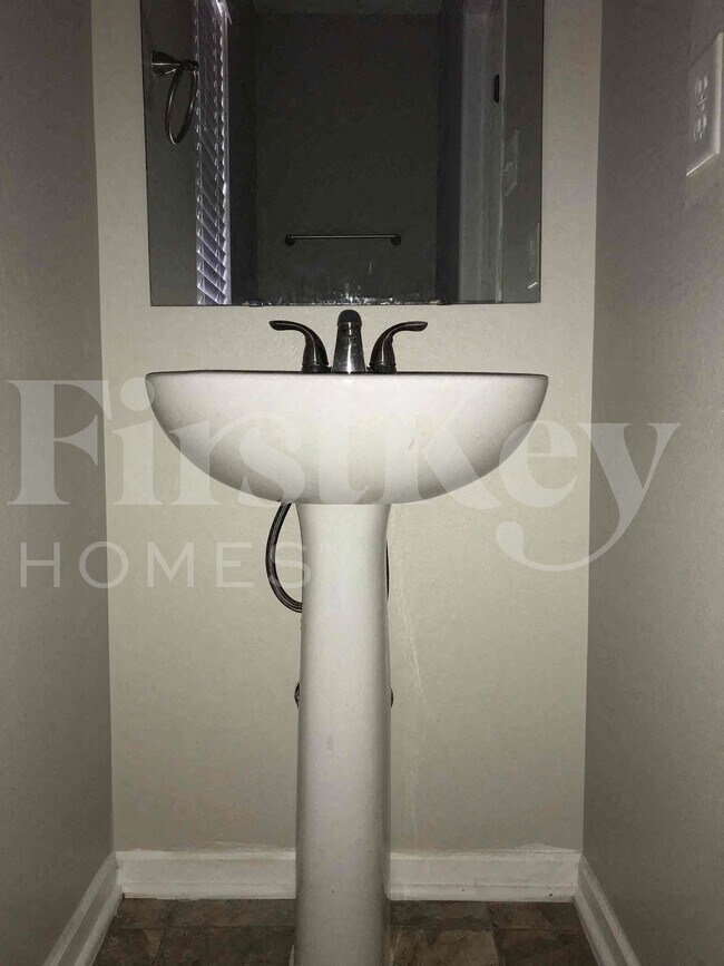 Building Photo - 1749 Blue Grass Pkwy