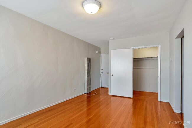 Building Photo - 70 Terra Vista Ave