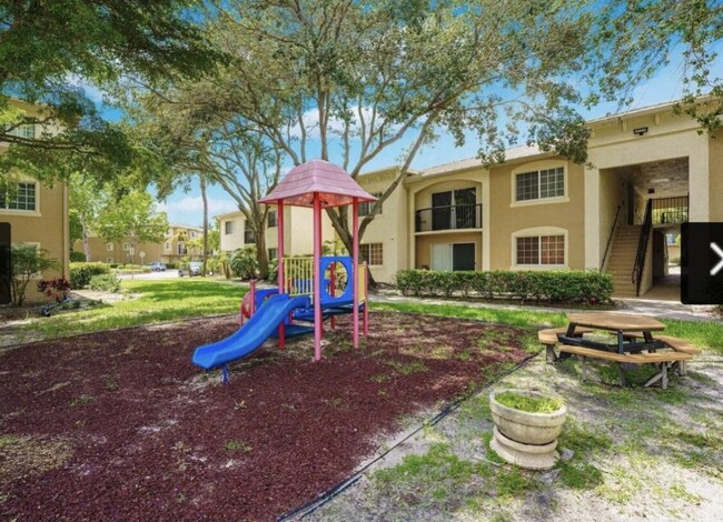 Building Photo - 100 Crestwood Ct N