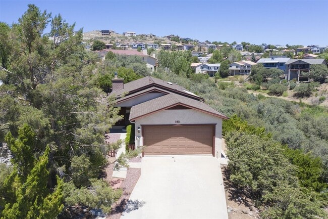 Building Photo - Home in Cliff Rose!