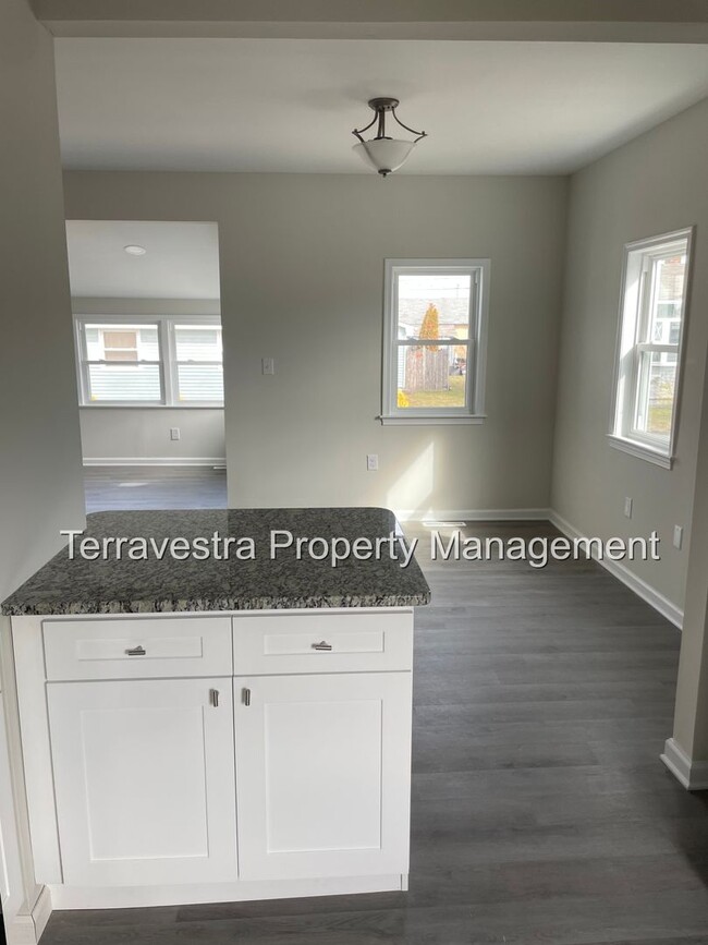 Building Photo - Newly Renovated 3 Bed in Carney's Point. E...