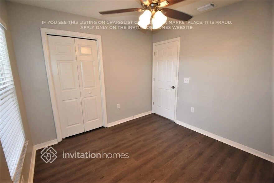 Building Photo - 10623 Foxcrest Way