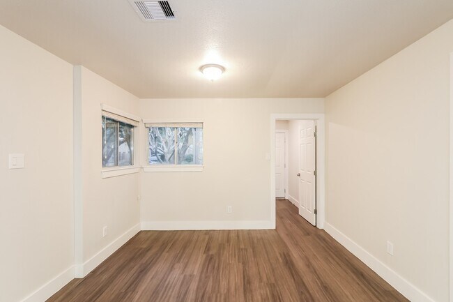 Building Photo - 4515 Sylvan Glen Dr