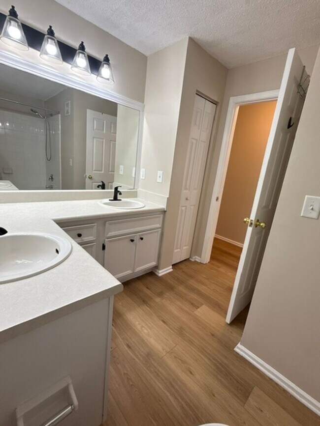 Building Photo - 50 Pebble Beach Cove