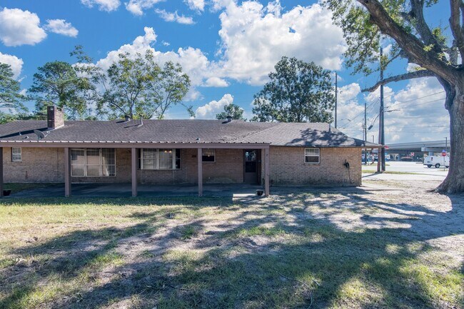 Building Photo - 1830 Baker Dr