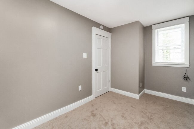 Building Photo - Updated 3BR Home – Walk to Lehigh & Downto...